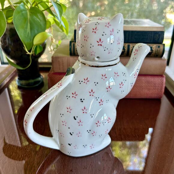 Vintage Small Ceramic Lucky Cat Tea Pot with Lid - Picture 6 of 14